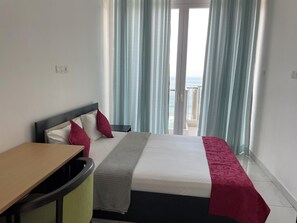 3 室のベッドルーム、アイロン / アイロン台、WiFi、ベッドシーツ