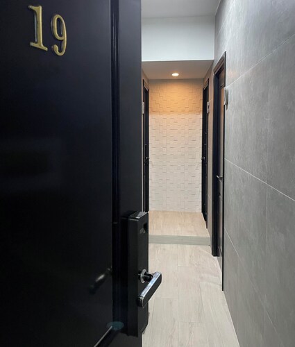 5mins to Austin MTR, West Kowloon station