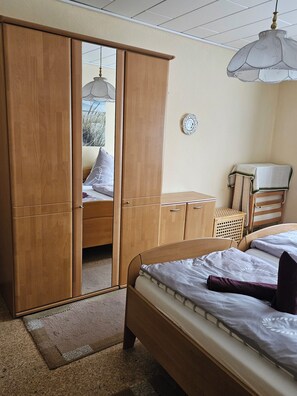 1 chambre, fer et planche à repasser, Wi-Fi gratuit, draps fournis