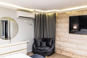 Luxury Double Room | Blackout drapes, free WiFi - Kesem Hayakinton (Geva Binyamin)