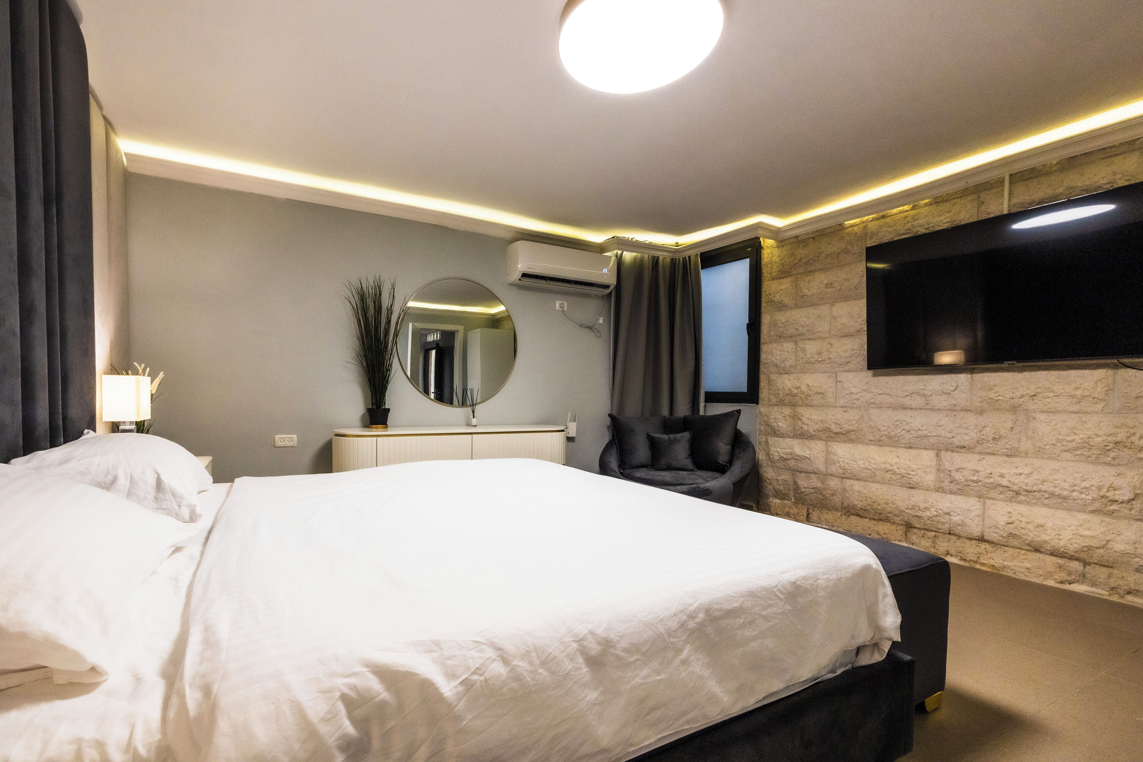 Kamar Double Mewah | Tirai kedap cahaya dan Wi-Fi gratis