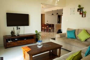 TV - Reunion Ocean Elite-Beach Houses (Thonse West)