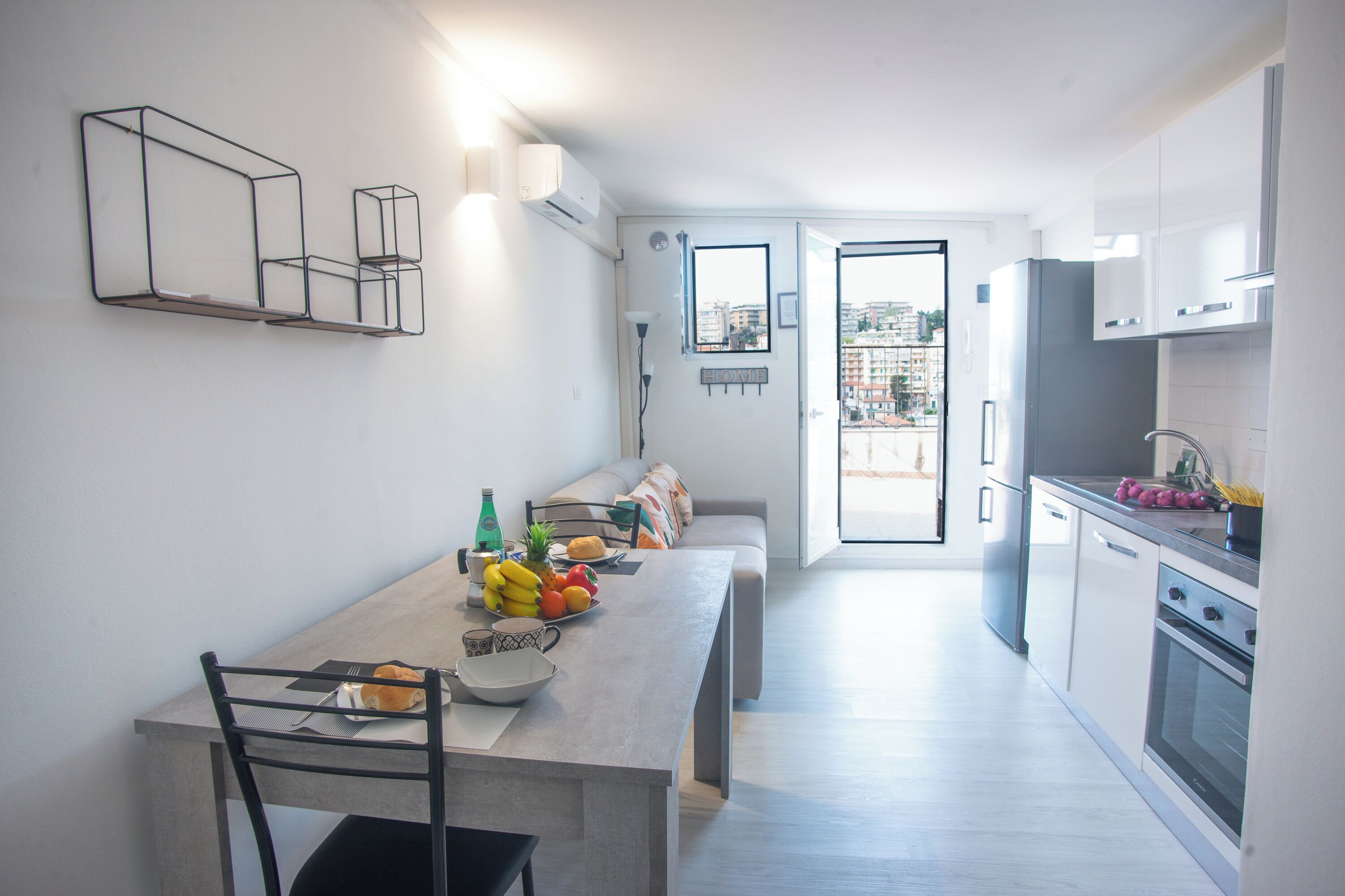 Family Apartment, Multiple Bedrooms (Sea View Historic Center) | Private kitchen