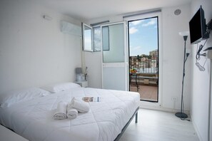 Family Apartment, Multiple Bedrooms (Sea View Historic Center) | 1 bedroom, iron/ironing board, bed sheets - Sea View Historic Center (Sanremo)