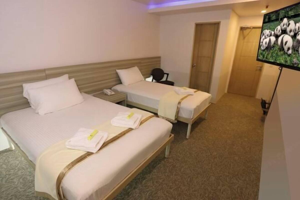 1 bedroom, premium bedding, individually furnished, desk