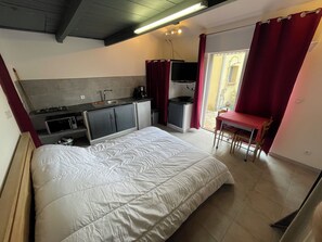 1 chambre, fer et planche à repasser, Wi-Fi, draps fournis