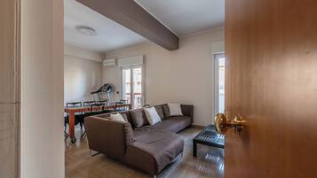 Apartamento | Área de estar | TV 35 polegadas com canais digitais