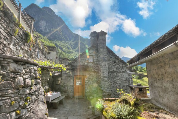 Family Chalet, Multiple Bedrooms, Mountainside (Rustico Val Bavona house) | Exterior