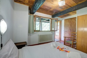 Familie-alpehytte, flere soverom, ved fjell (Rustico Val Bavona house) | 2 soverom og sengetøy