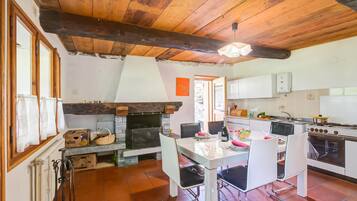 Family Chalet, Multiple Bedrooms, Mountainside (Rustico Val Bavona house) | Private kitchenette | Fridge, stovetop, cookware/dishes/utensils
