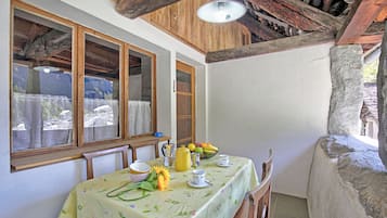 Family Chalet, Multiple Bedrooms, Mountainside (Rustico Val Bavona house) | Outdoor dining
