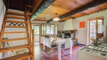 Family Chalet, Multiple Bedrooms, Mountainside (Rustico Val Bavona house) | Dining