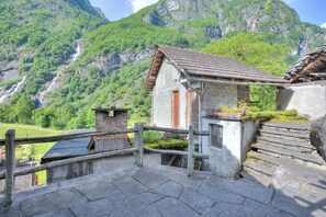 Familie-alpehytte, flere soverom, ved fjell (Rustico Val Bavona house) | Overnattingsstedets uteområder