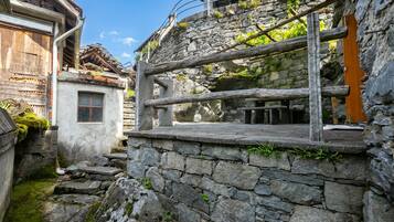 Family Chalet, Multiple Bedrooms, Mountainside (Rustico Val Bavona house) | Outdoor dining