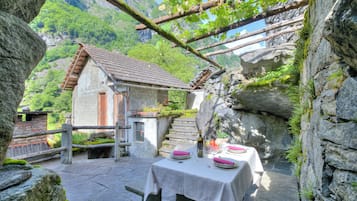 Family Chalet, Multiple Bedrooms, Mountainside (Rustico Val Bavona house) | Outdoor dining