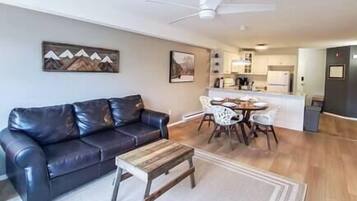 Televisión y chimenea