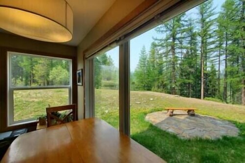Hummingbird Suite Walk to Base of Ski Hill