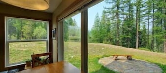 Hummingbird Suite Walk to Base of Ski Hill