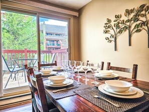 Dining - 2 BDRM / Toby Creek Lodge / Great Location (Panorama)