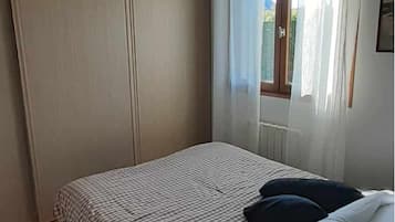 2 bedrooms, iron/ironing board