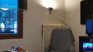 Habitación, 1 habitación, vista al jardín | Interior