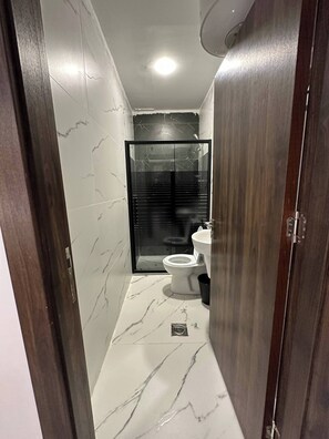 Appartement, 1 slaapkamer, toegankelijk voor mindervaliden, roken | Badkamer | Toiletpapier