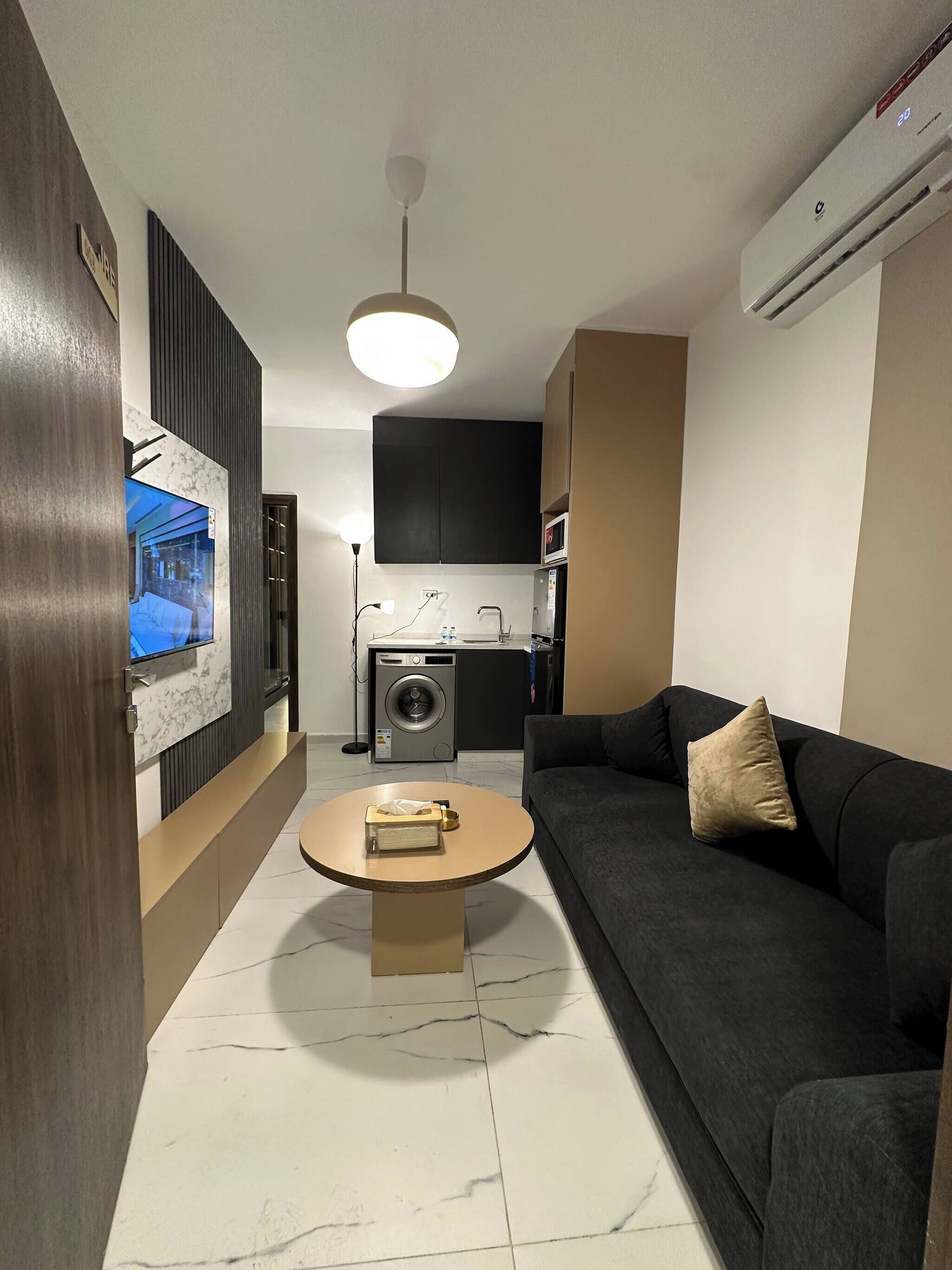 Apartment, 1 Bedroom, Accessible, Smoking | Living area