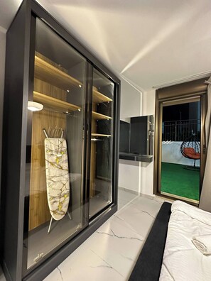 Apartment, 1 Bedroom, Accessible, Smoking | 1 bedroom