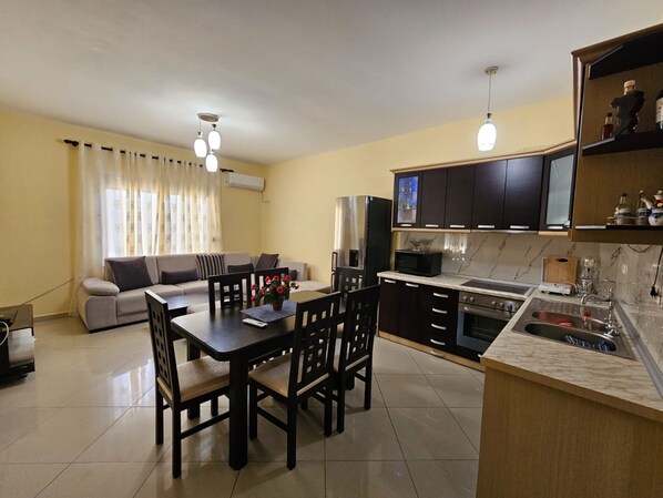 Apartment, 2 Bedrooms, Smoking | Dining room