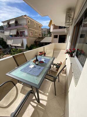 Apartment, 2 Schlafzimmer, Raucher | Speisen im Freien