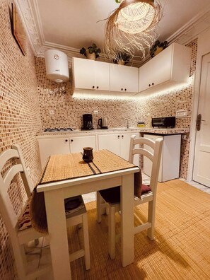 Departamento, 2 habitaciones, para fumadores | Restaurantes