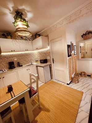 Apartment, 2 Bedrooms, Smoking | Dining - Enchanting Studio in Casablanca (Casablanca)