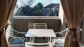 Room, 1 Bedroom, Smoking, Private Pool | Living area