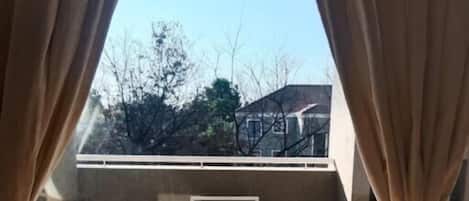 Room, 1 Bedroom, Smoking, Private Pool | Living area