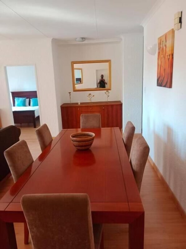 Dining - Room in Guest Room - A Home Away From Home! (Johannesburg)