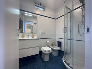 Vila, 1 quarto, para fumantes, varanda | Banheiro