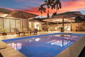 A heated pool - 4 Bedroom Luxury House in Port Douglas (Port Douglas)