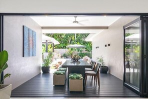 屋外ダイニングエリア