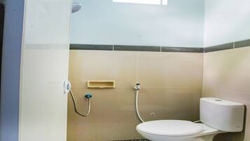 Double Room | Bathroom | Shower, towels