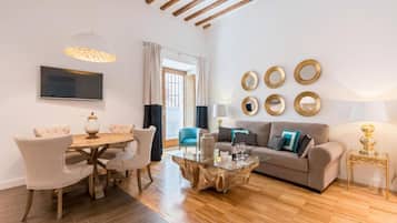 Departamento estándar, 1 habitación | Área de sala de estar | Televisión de pantalla plana