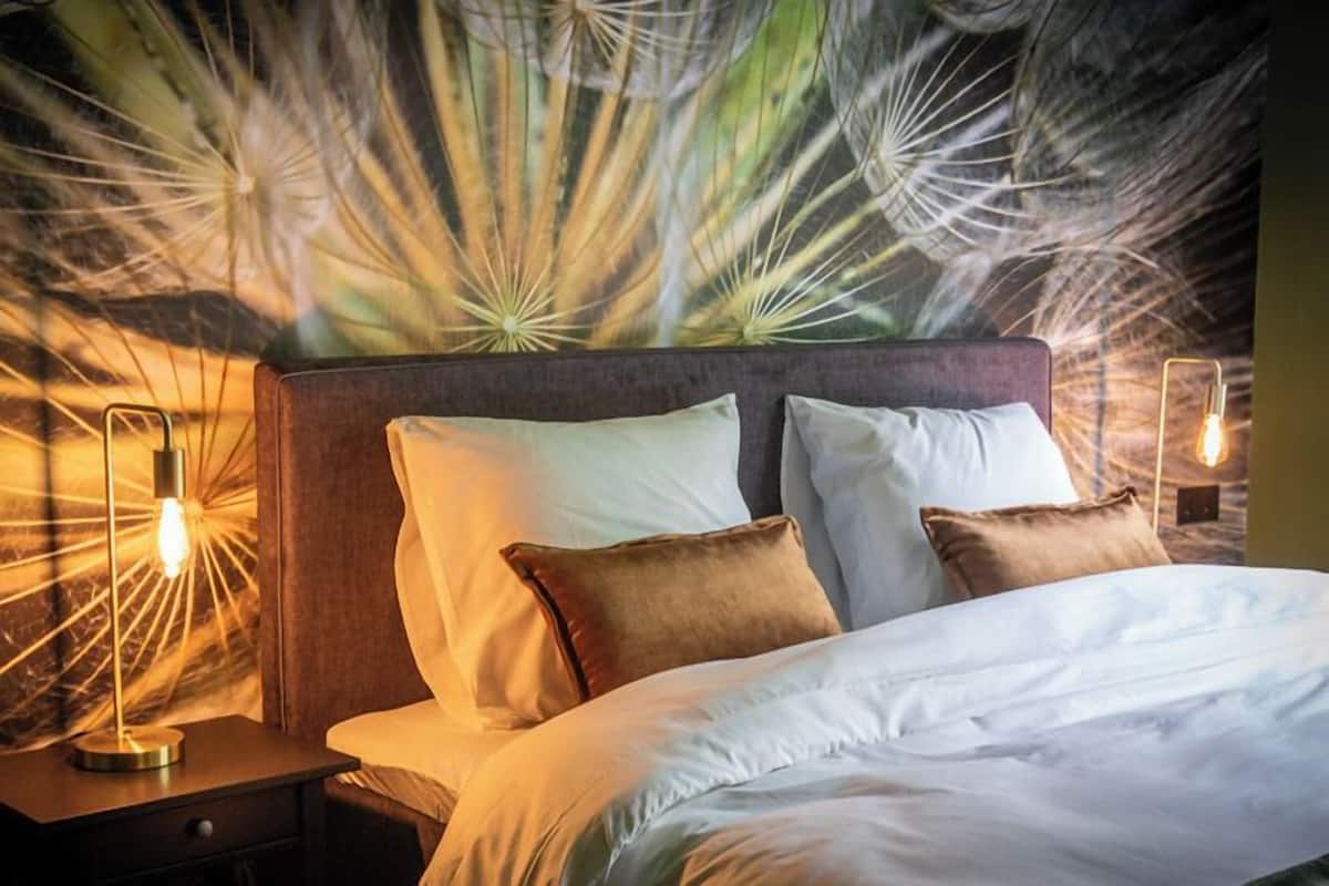 Chambre Confort double, salle de bain privée, vue sur le jardin | Literie hypoallergénique, rideaux d’obscurcissement, décor unique