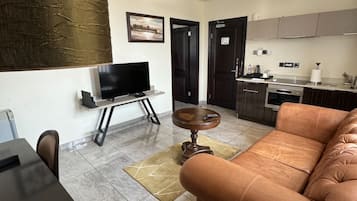 Signature Suite | Living area | Flat-screen TV