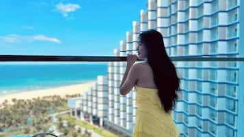 华丽客房, 海滩景观 | 1 多间卧室、羽绒被、迷你吧(备有免费物品)、客房内保险箱