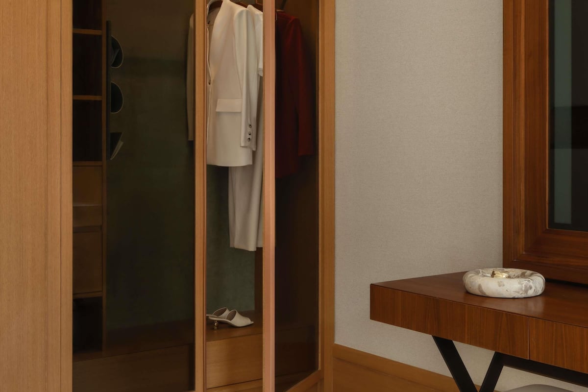 Premium bedding, down comforters, minibar, in-room safe