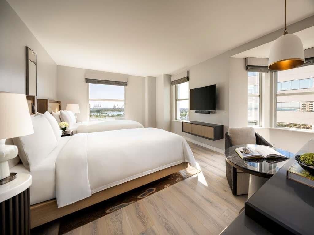 Ropa de cama hipoalergénica y escritorio 