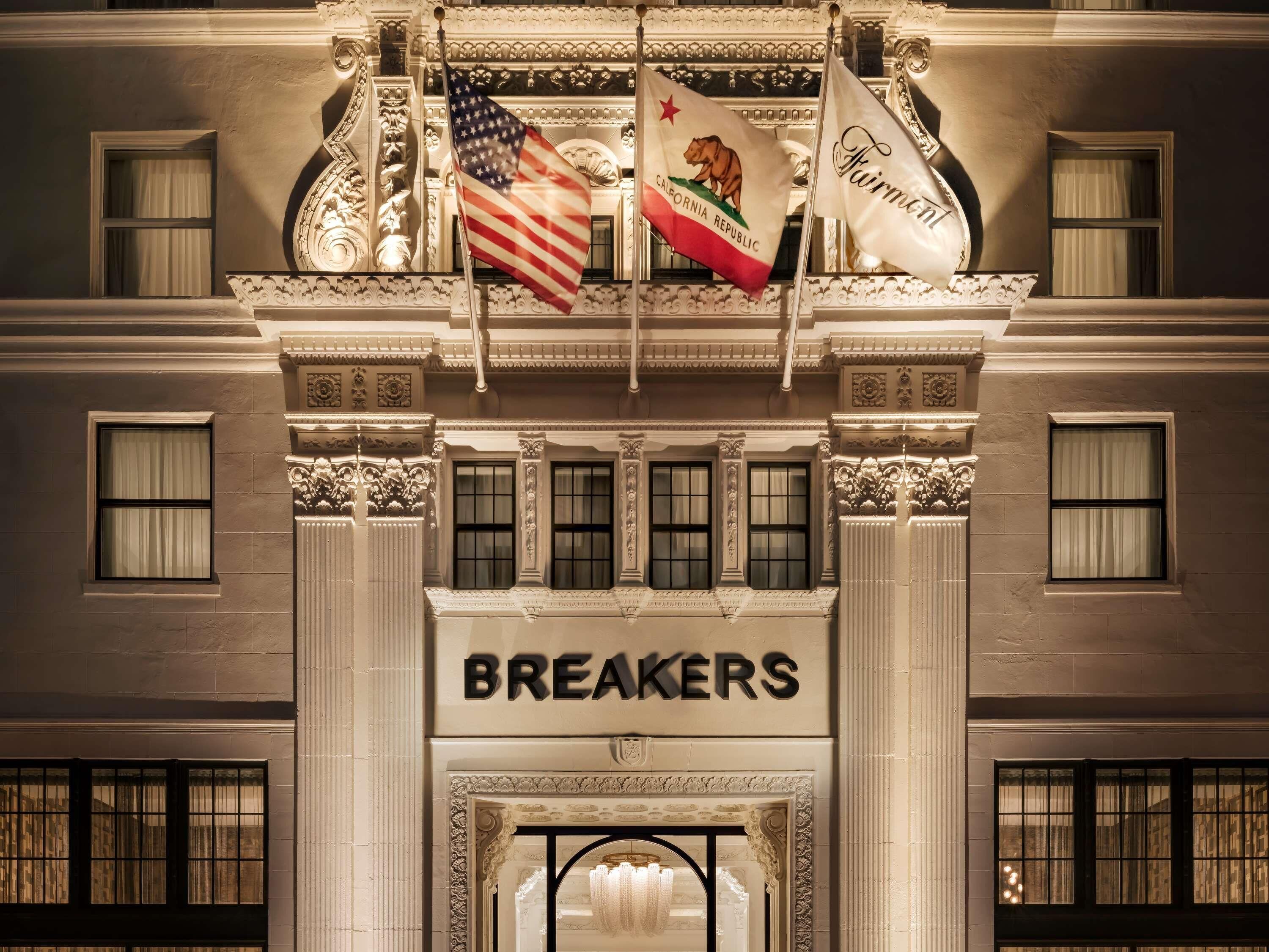 ห้องสวีท, 2 ห้องนอน, 2 ห้องน้ำ, วิวอ่าว | เครื่องนอนป้องกันสารก่อภูมิแพ้, โต๊ะทำงาน, พื้นที่ทำงานแบบใช้แล็ปท็อป