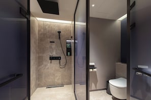 Deluxe Room, 2 Twin Beds | Bathroom | Shower, rainfall showerhead, free toiletries, hair dryer - Novotel Kunming City Center (Kunming)