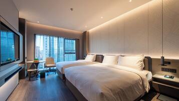 Family Room, 2 Double Beds | Living area