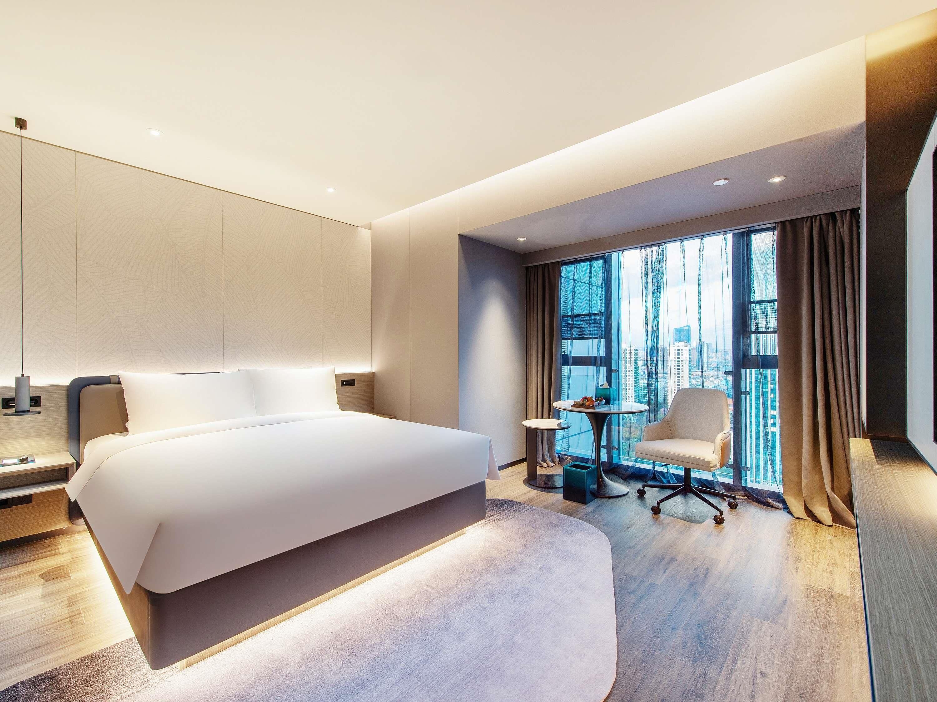 Superior Suite, 1 King Bed | Free minibar, blackout drapes, rollaway beds, free WiFi