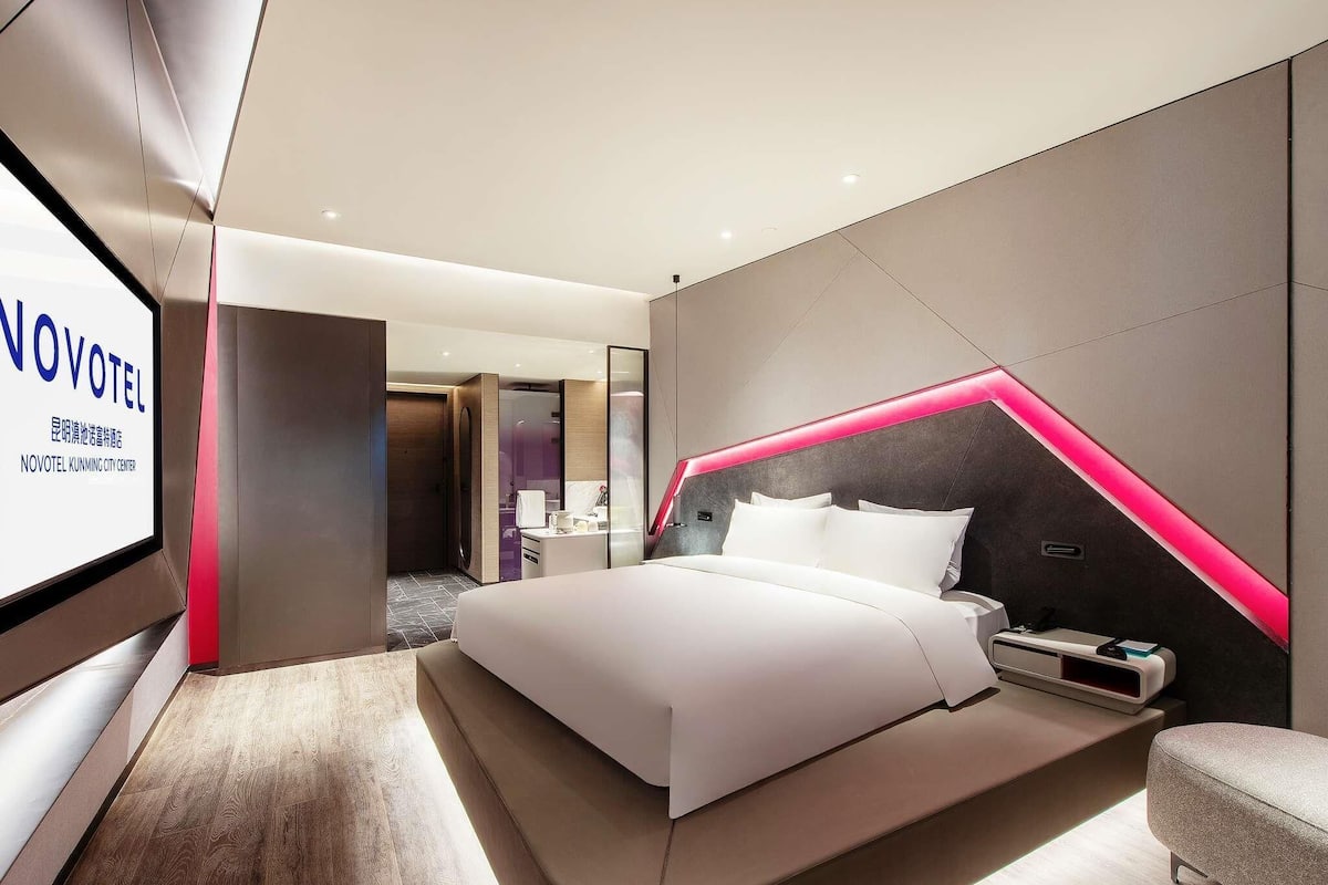 Chambre Deluxe, 1 trĂšs grand lit | Articles de minibar gratuits, rideaux dâobscurcissement